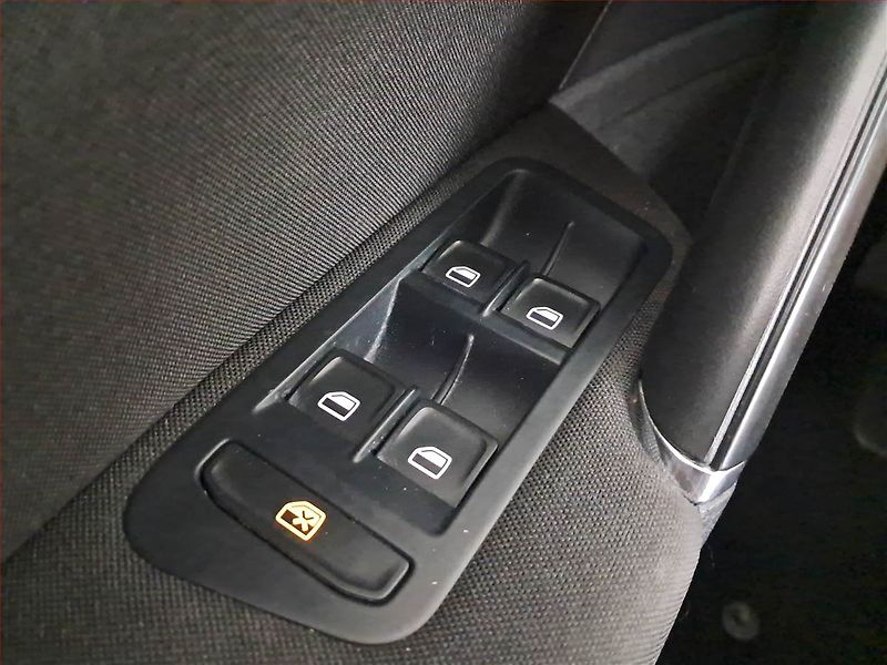 Volkswagen Golf (2013) 1.6 TDI, Serv.kniha, Navi - fotka 18 z 18