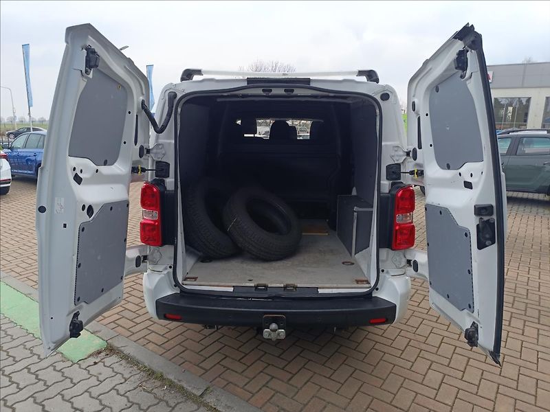Opel Vivaro 2,0 CDTi Crewvan - fotka 8 z 21