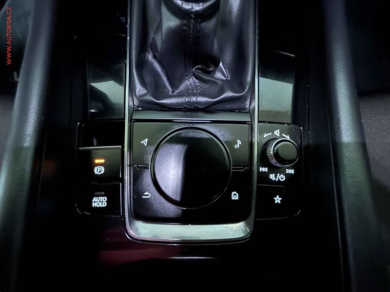 Mazda 3 (2020) 2.0i, 1.maj,ČR, AC, LED, navi - fotka 13 z 19