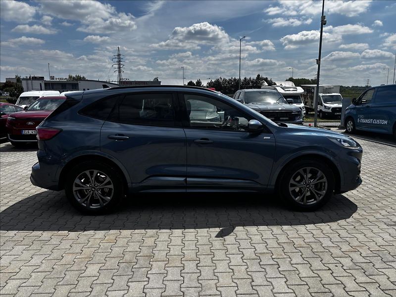 Ford Kuga 1,5 EcoBoost 110kW ST-Line - fotka 6 z 34