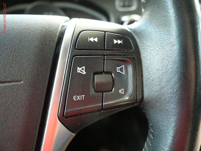 Volvo V40 (2018) 2.0D, ČR, servis.kniha, AT - fotka 16 z 20
