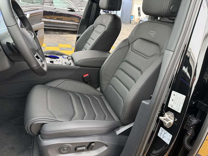 Volkswagen Touareg 3.0Tdi*1-MAJ*DPH*HUD*R-LINE* - fotka 11 z 50