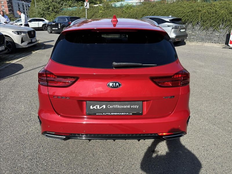 Kia Ceed 1,5 TGDi GT Line 1.ČR TAŽNÉ - fotka 4 z 47