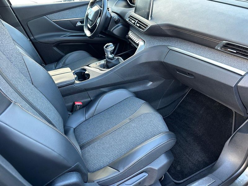 Peugeot 3008 (2018) 2.0Hdi 110kw GT-Line - fotka 18 z 33