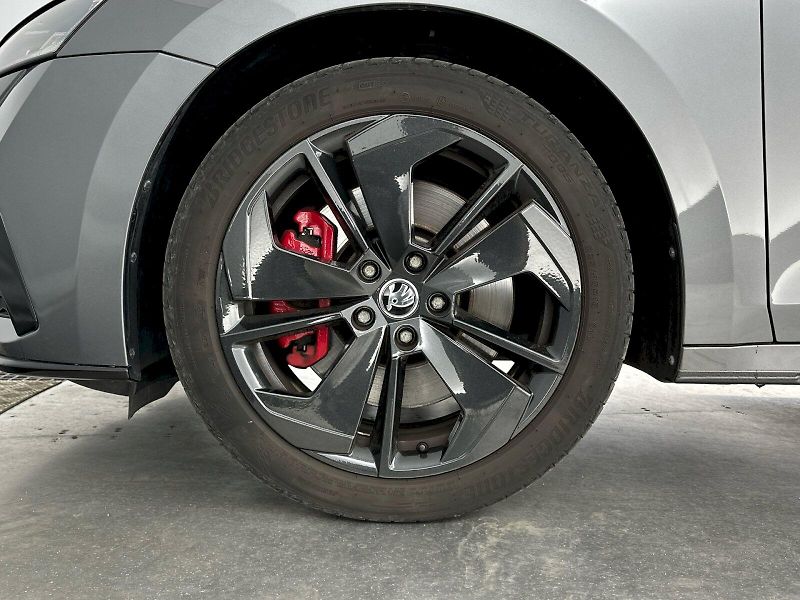 Škoda Octavia (2023) Combi 2.0TSI 180kW RS - fotka 34 z 34