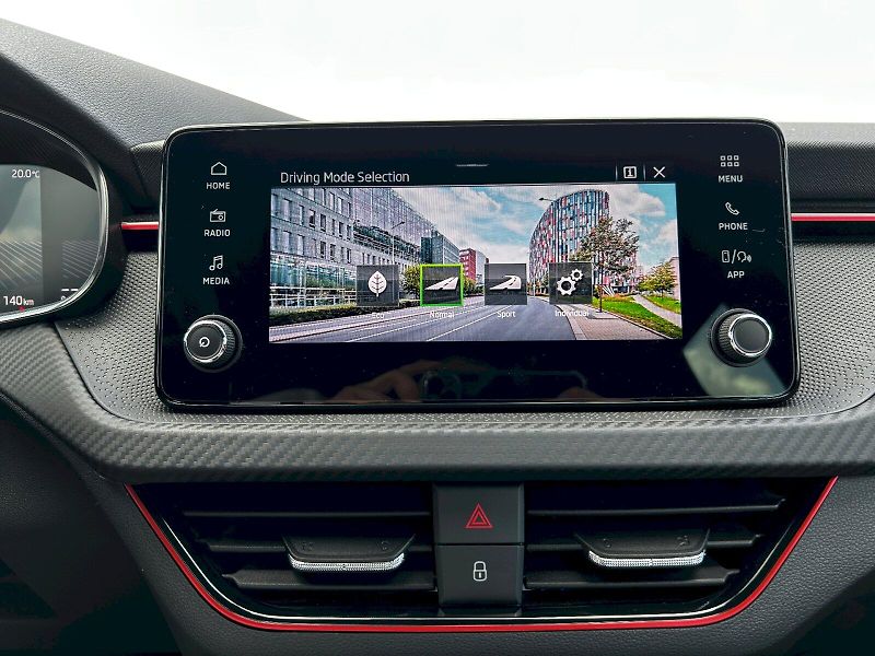 Škoda Scala (2025) 1.5 TSI 110kW DSG Monte Carlo - fotka 18 z 35