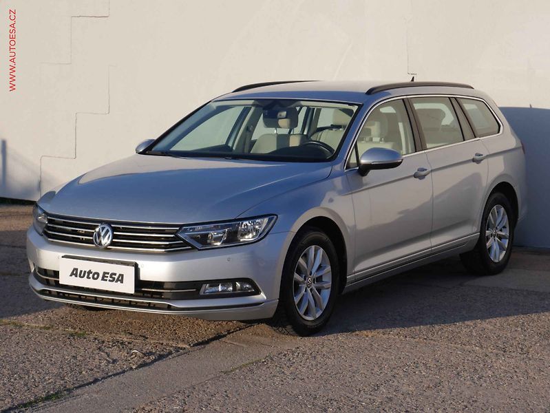 Volkswagen Passat (2018) 2.0 TDi, Comfortline, navi - fotka 3 z 19