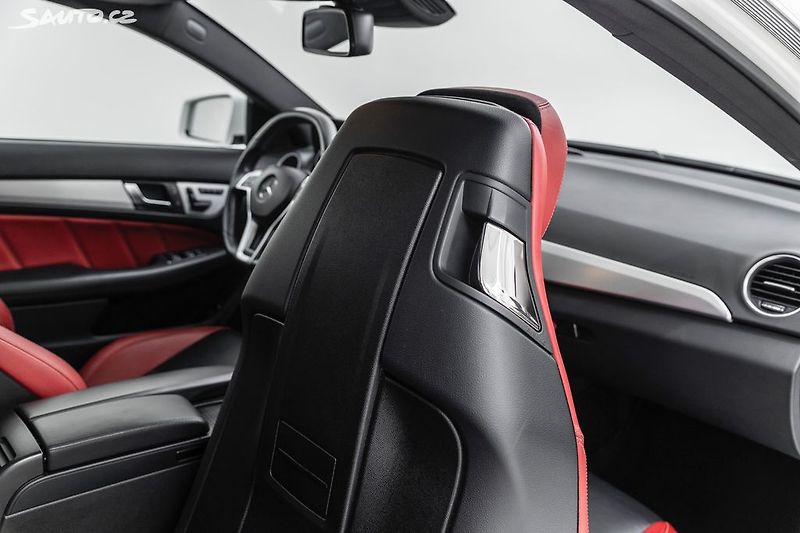 Mercedes-Benz Třídy C 63AMG Coupe*krásný stav*Servis - fotka 19 z 50