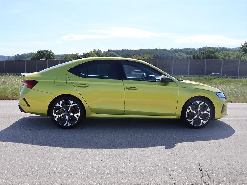 Škoda Octavia 2,0 TSI DSG RS DPH 1.maj CZ - fotka 8 z 34