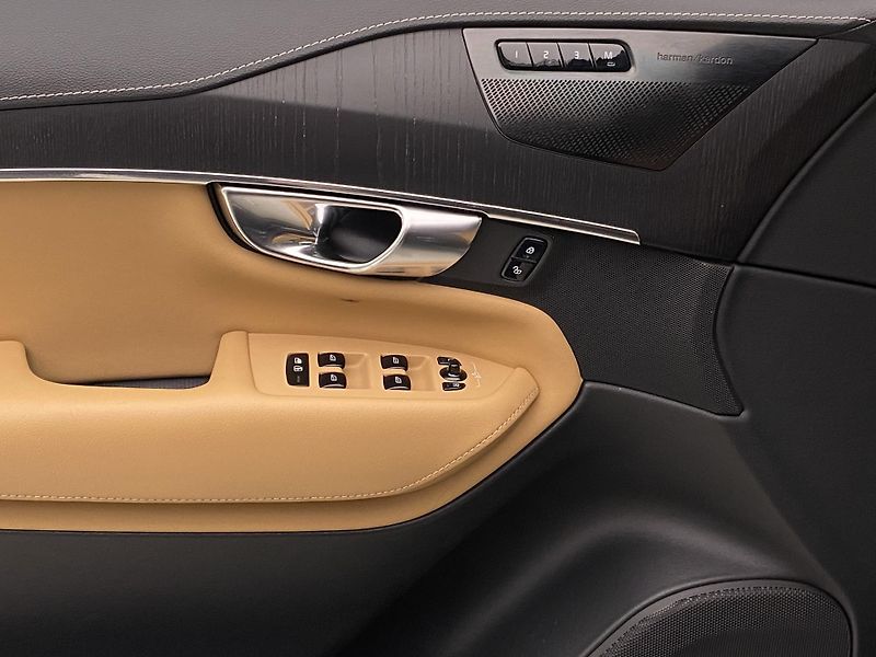 Volvo XC90 B6 AWD INSCRIPTION AUT CZ 7m - fotka 29 z 51