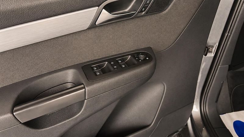 Volkswagen Sharan (2015) 2.OTDi-130kW-DSG-Highline-7mís - fotka 14 z 14