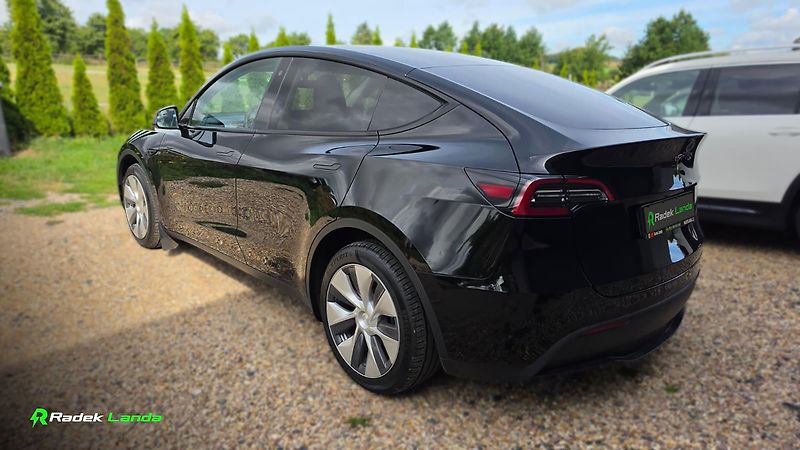 Tesla Model Y (2023) Standard Range | LFP, RWD, AMD - fotka 2 z 11