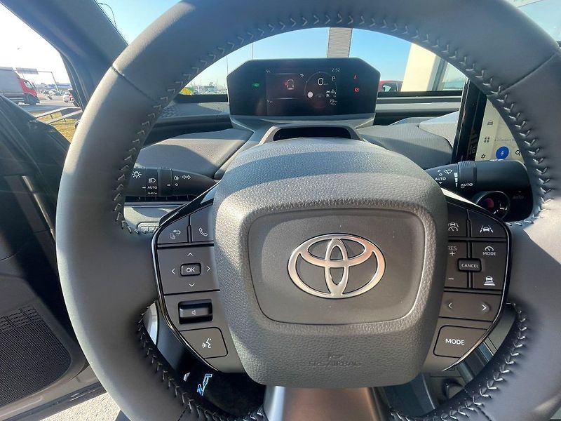 Toyota bZ4X EV FWD 73.1 kWH Style - fotka 21 z 30