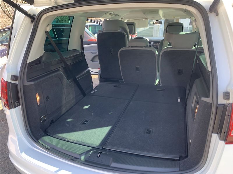 Volkswagen Sharan 2,0 TDI 4x4 7.MÍST,ČR SERVISKA - fotka 21 z 23