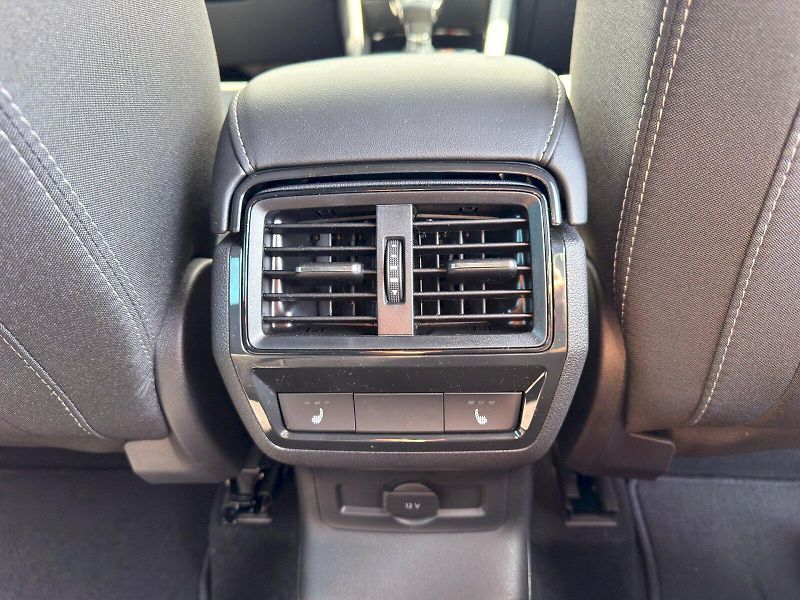 Škoda Karoq (2026) SPORTLINE TSI 1.5/110KW 7AP - fotka 14 z 28