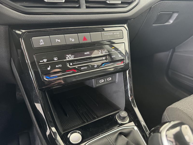 Volkswagen T-Cross (2025) 1,0TSi DSG IQ.LIGHT TAŽNÉ NAVI - fotka 30 z 32