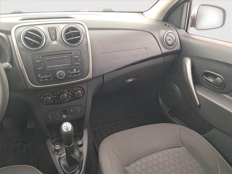 Dacia Sandero (2013) 1.2 16V, ČR,1.maj, nová STK - fotka 8 z 15