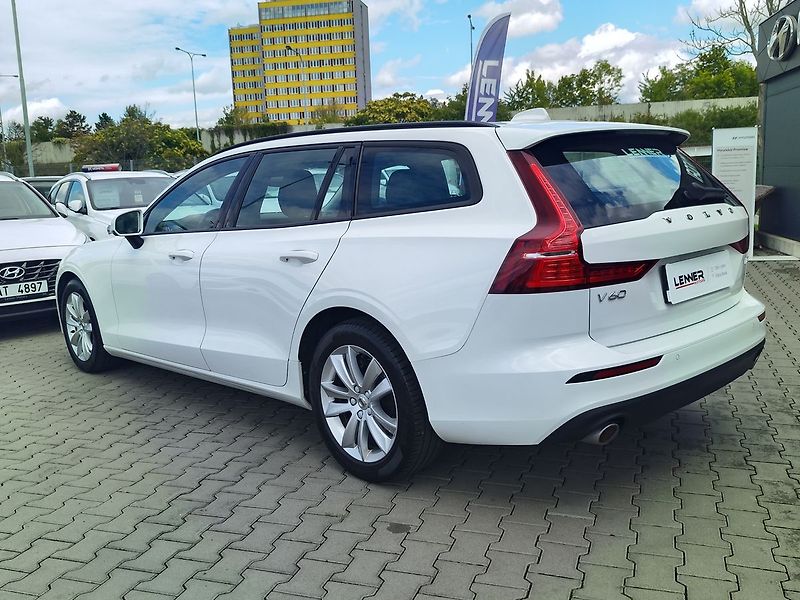 Volvo V60 B3 2.0/120kW Momentum Aut. - fotka 7 z 28