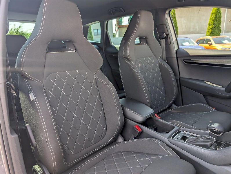 Škoda Karoq (2024) 2,0 TDI / 110 kW DSG 4x4 Sport - fotka 25 z 30