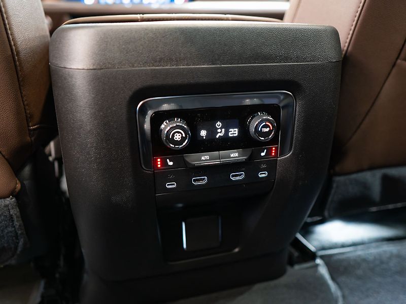 Chevrolet Suburban (2026) 6.2 V8 High Country 2026 - fotka 43 z 47