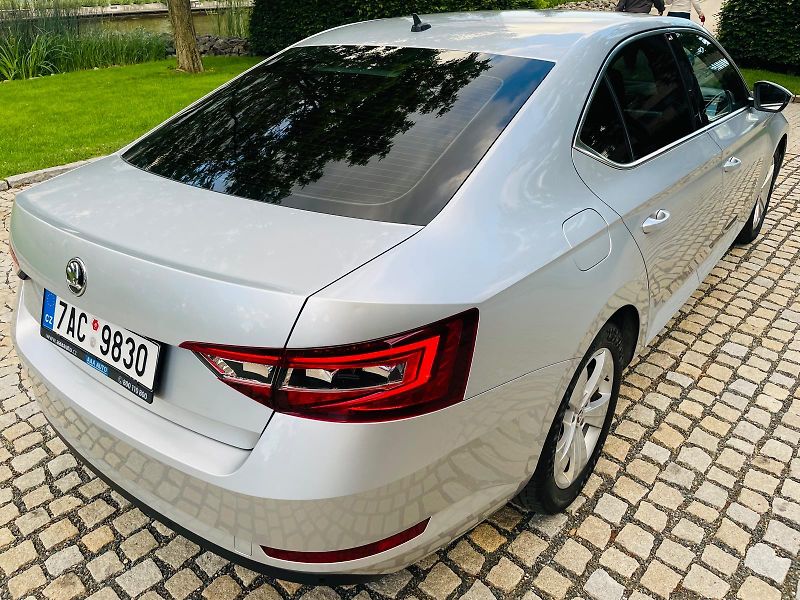 Škoda Superb 2.0TDI AUTOMAT SENZORY LED - fotka 12 z 49