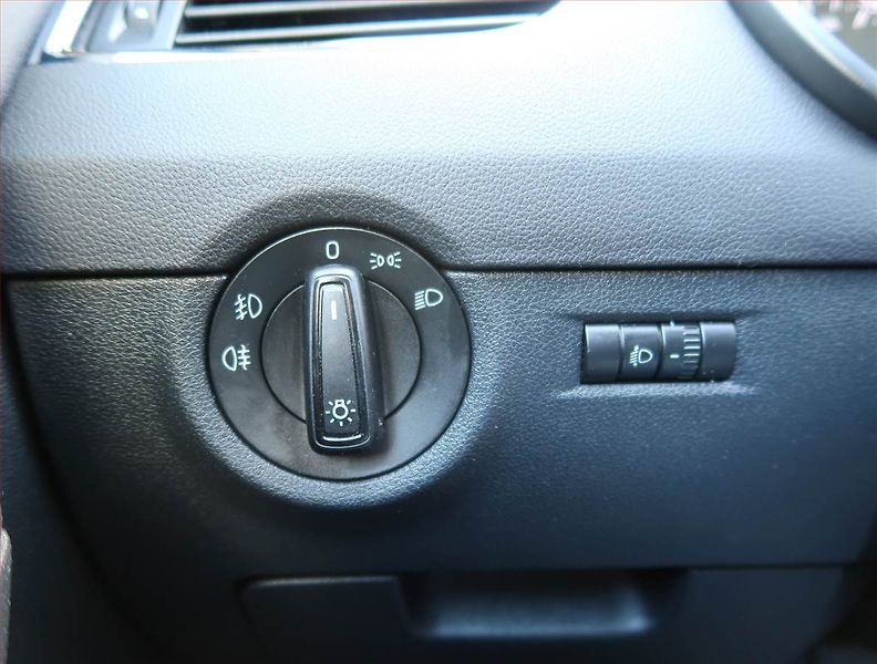 Škoda Octavia (2013) 1.2 TSI, Tempomat - fotka 15 z 18