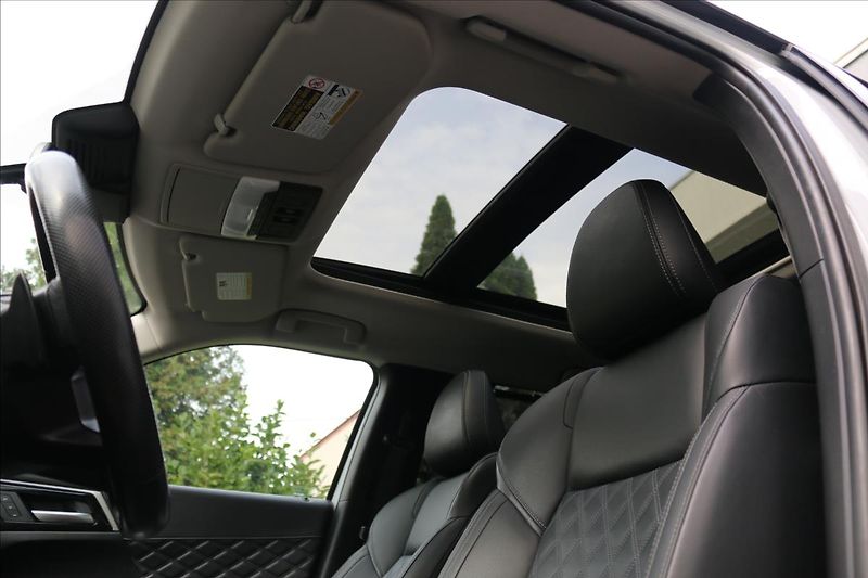 Mitsubishi Outlander 2,4 PHEV, 7míst, Tažné - fotka 18 z 56