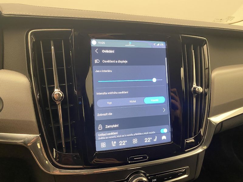 Volvo V90 T6 AWD RECHARGE BRIGHT PLUS - fotka 43 z 58