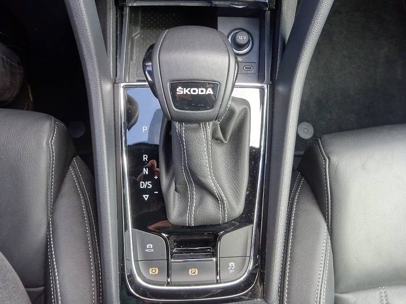 Škoda Karoq (2023) Sportline 1.5 TSI 110kW DSG - fotka 13 z 29