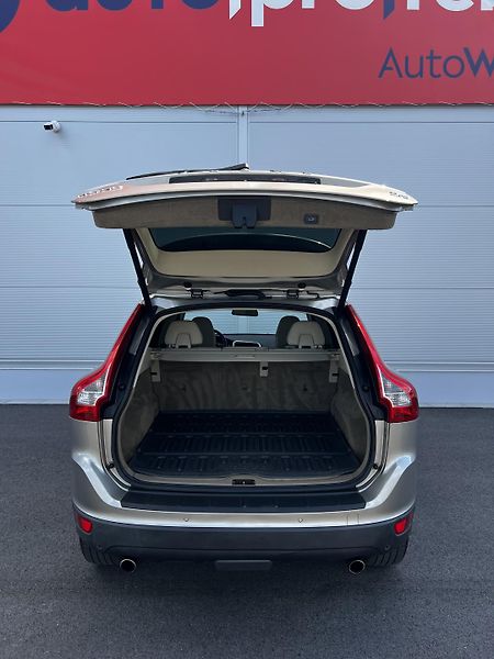 Volvo XC60 3.0 T6 AWD Aut. Summum TZ  - fotka 24 z 24