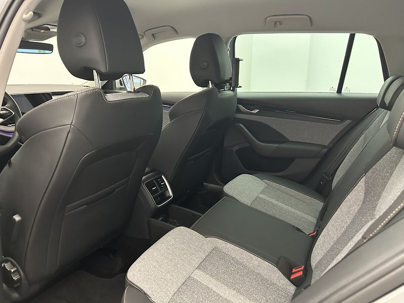 Škoda Octavia 1.5 TSI Top selection - fotka 21 z 26