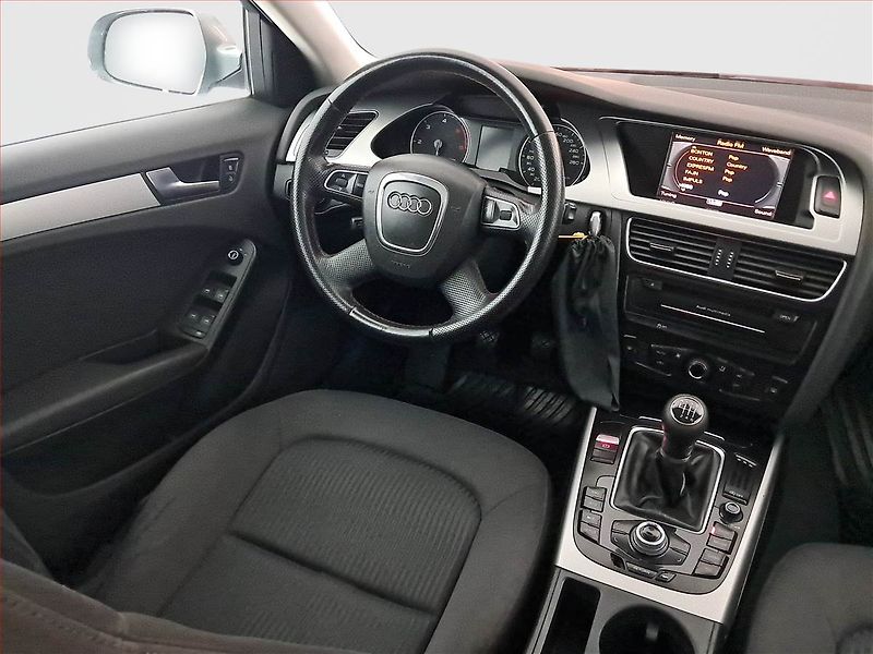 Audi A4 (2010) 2.0 TDI, nová STK - fotka 7 z 15