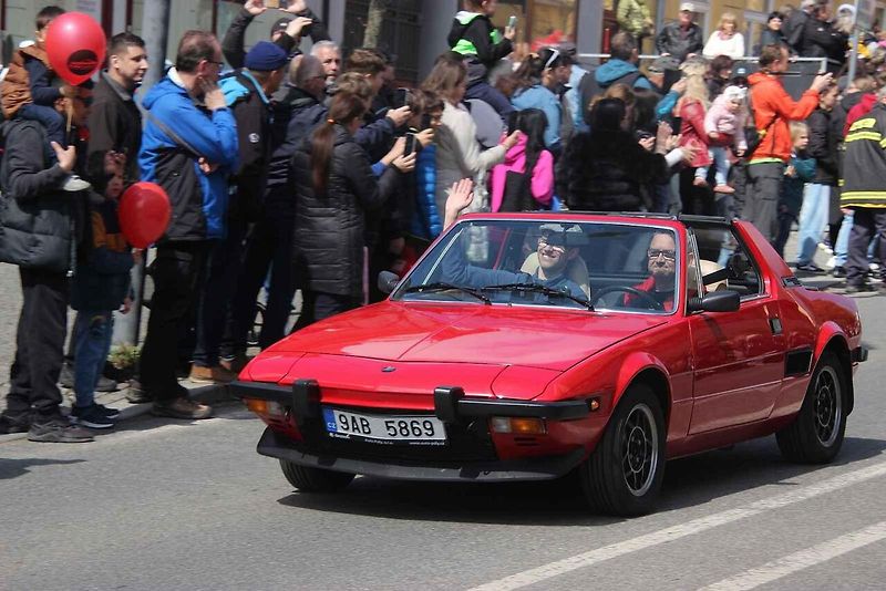 V Příbrami se sjela historická auta a motorky v rámci tradiční akce Česká Route 66.