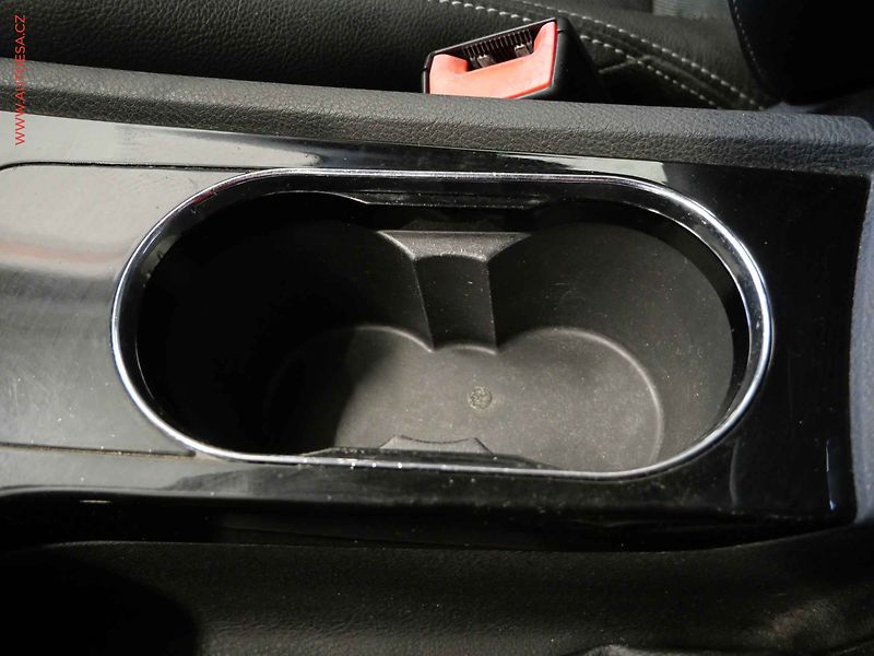 Ford Mondeo (2010) 2.0i, ČR, AT, xenon, autoAC - fotka 20 z 20