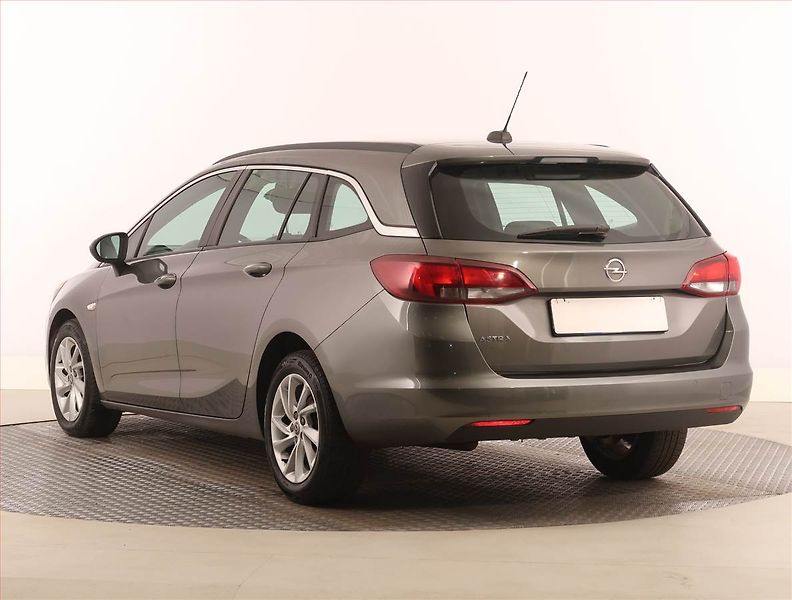 Opel Astra (2019) 1.6 CDTI, Navi, Tempomat - fotka 4 z 18