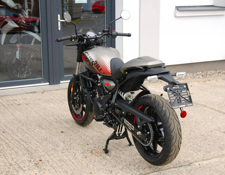 Royal Enfield (2026) Guerrilla 450 Apex Black - fotka 11 z 25