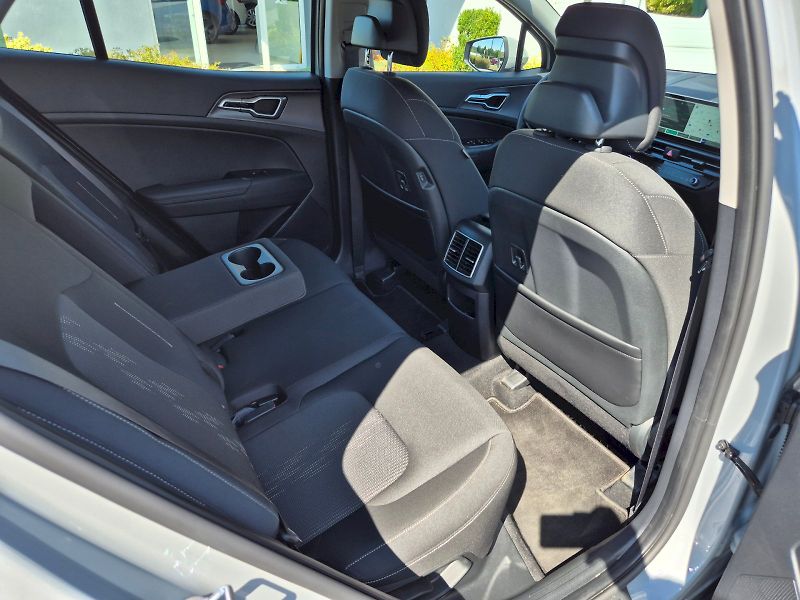 Kia Sportage (2025) Exclusive  1.6 T-GDI 110 kW 6° - fotka 19 z 36