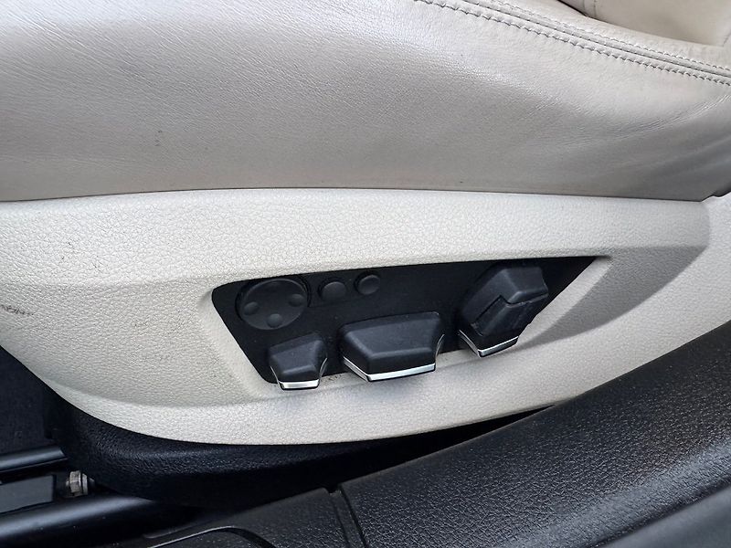 BMW Řada 7 (2012) 740 D XDRIVE 225kW - fotka 16 z 40