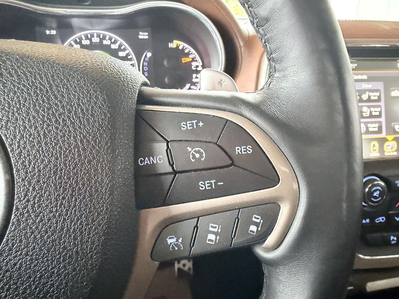 Jeep Grand Cherokee 3,0L V6 Diesel 250k Summit 4 - fotka 19 z 30