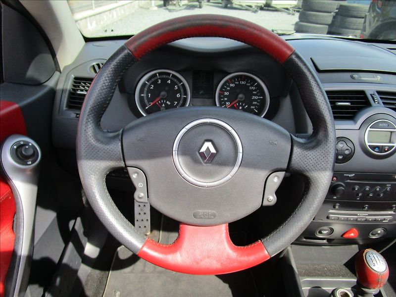 Renault Mégane 2.0T 16V, Cabrio - fotka 8 z 47