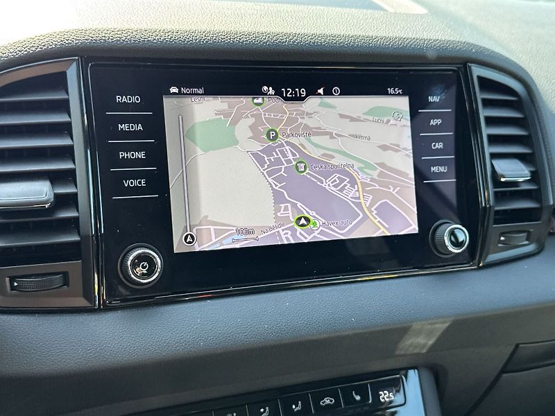 Škoda Karoq (2022) 2.0 TDI Sportline - fotka 18 z 35