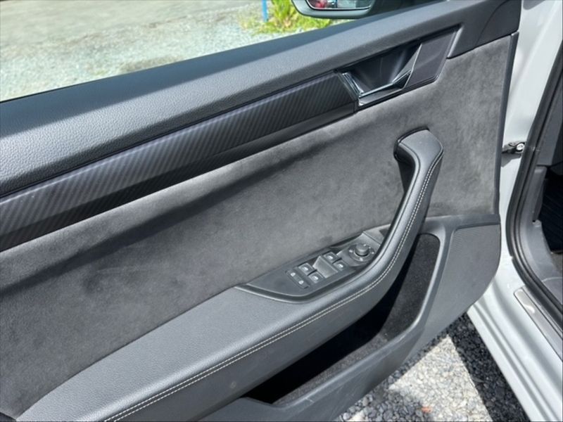 Škoda Superb 2,0 TDI 110 SportLine DSG - fotka 11 z 11