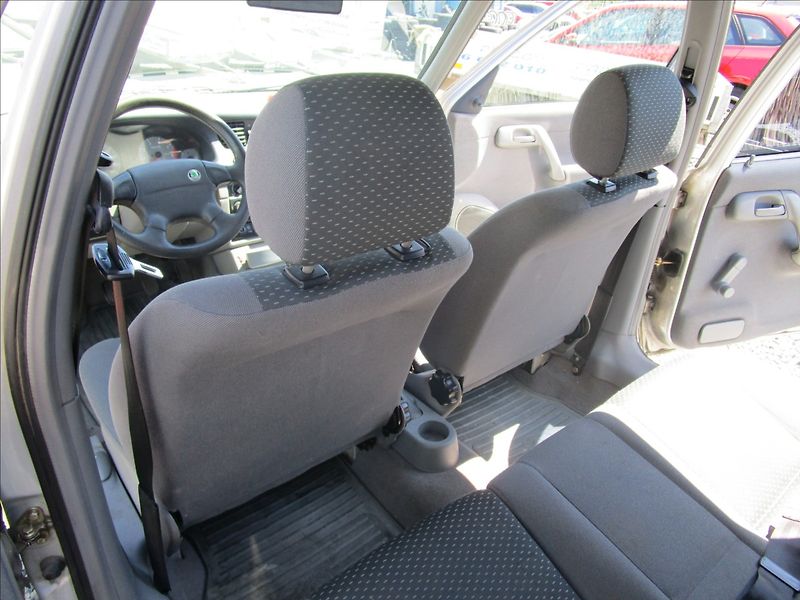 Škoda Felicia Combi 1.6MPi LX, Klima, 2. maj - fotka 24 z 40