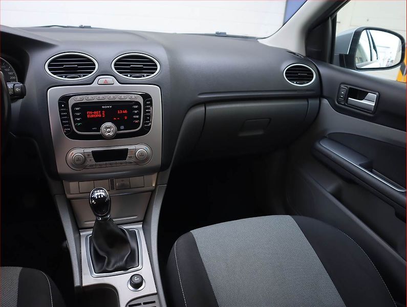 Ford Focus (2011) 1.6 16V, Tempomat - fotka 8 z 16
