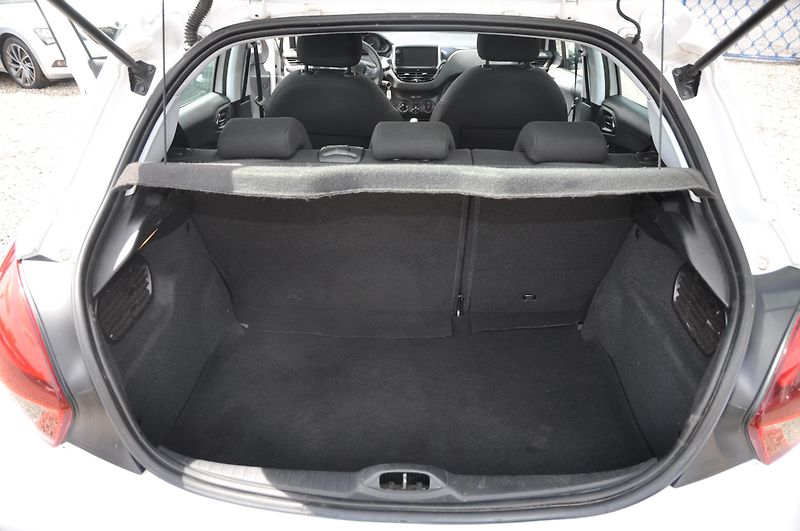 Peugeot 208 1.6HDi 55kW - fotka 8 z 10