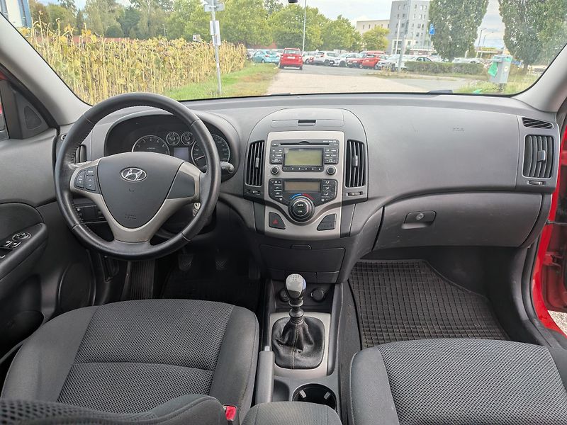 Hyundai i30 (2009) - fotka 9 z 9