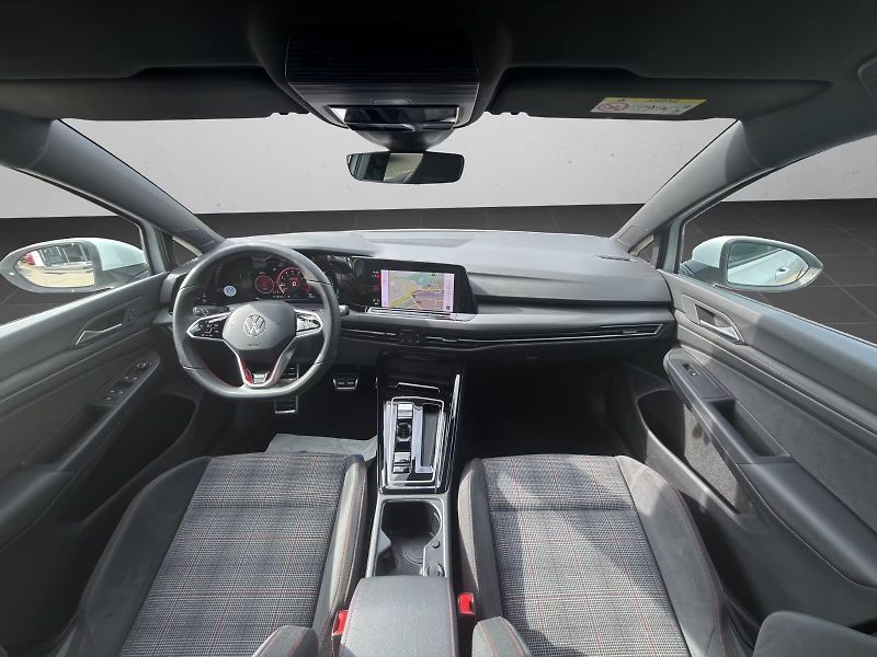 Volkswagen Golf GTI 2.0TSI DSG 180kW DPH - fotka 3 z 4