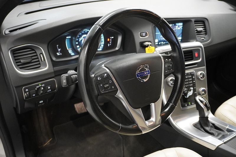 Volvo V60 D4 AUTOMAT - fotka 13 z 29