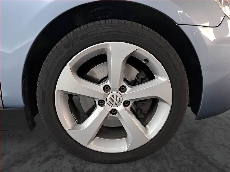 Volkswagen Golf (2009) 1.4 TSI, Automat, Xenony - fotka 15 z 17