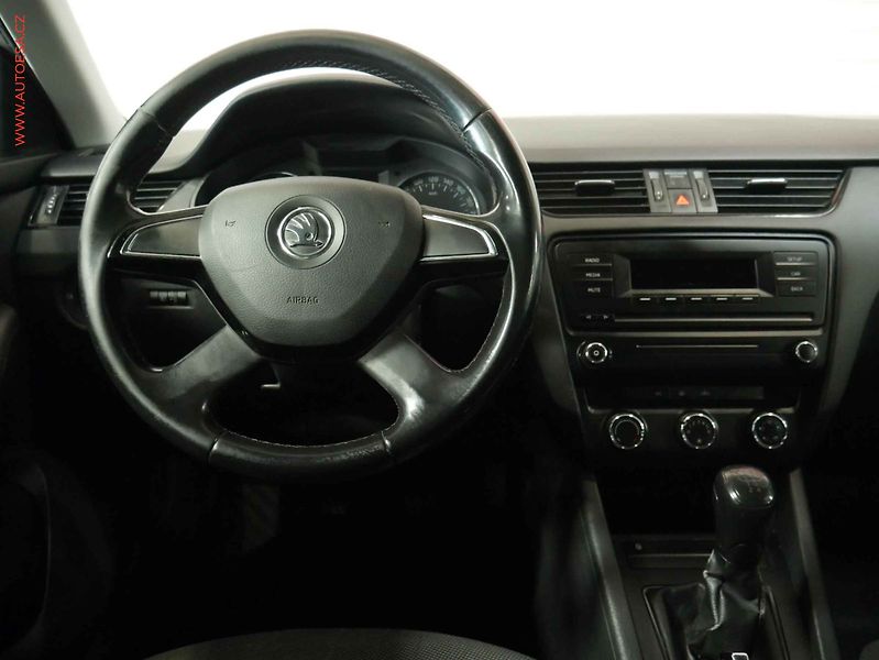 Škoda Octavia (2014) 1.6TDi, ČR, AC, park.asist - fotka 11 z 15